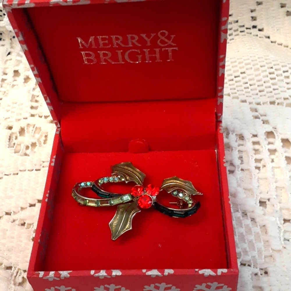 Nwt MERRY & BRIGHT Christmas Broch